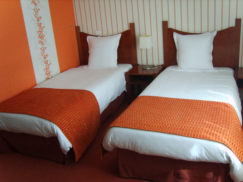 Logis Hotel L'Escargotiere Dijon Sud - Chenove Bagian luar foto